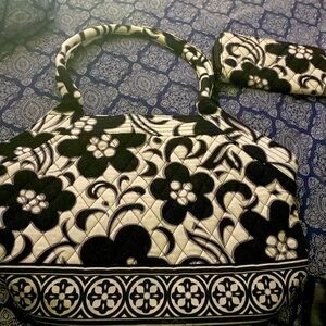Vera Bradley hand bag black and white